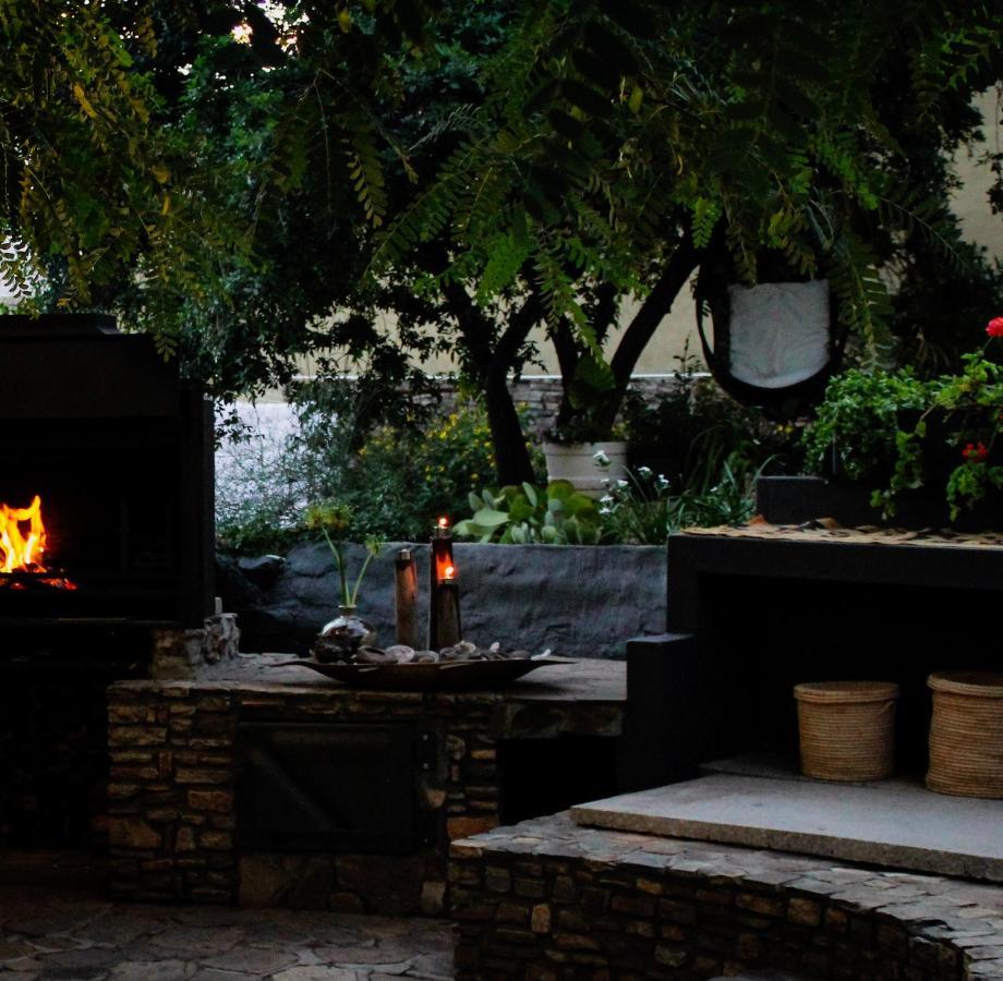 Alluring Self Catering 2 Bedroom Villa At Bokmakierie Villas Windhoek Exterior foto